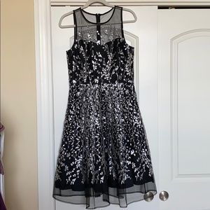 WHBM Embroidered dress Sz 6 NEW